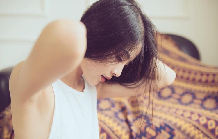 根据肤质选择合适的精华液