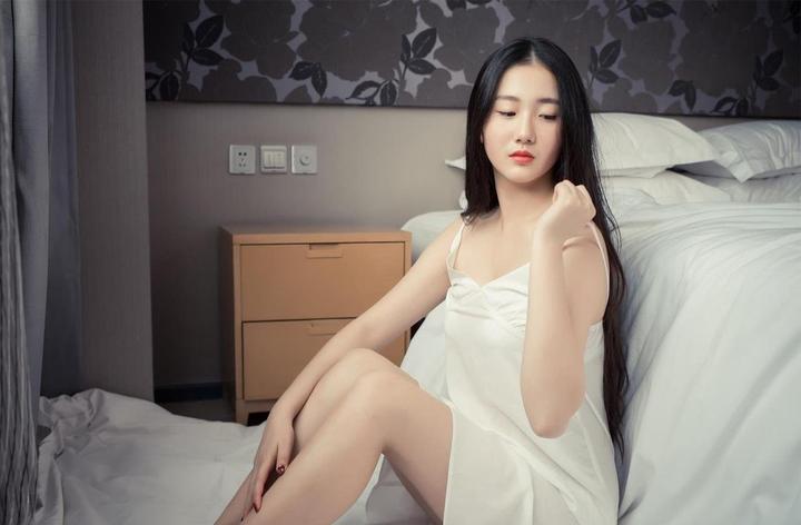 伦片丰满丰满午夜电影的叙事艺术