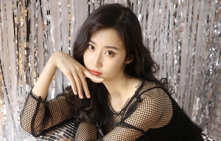 上官婉儿被用计骗进房间